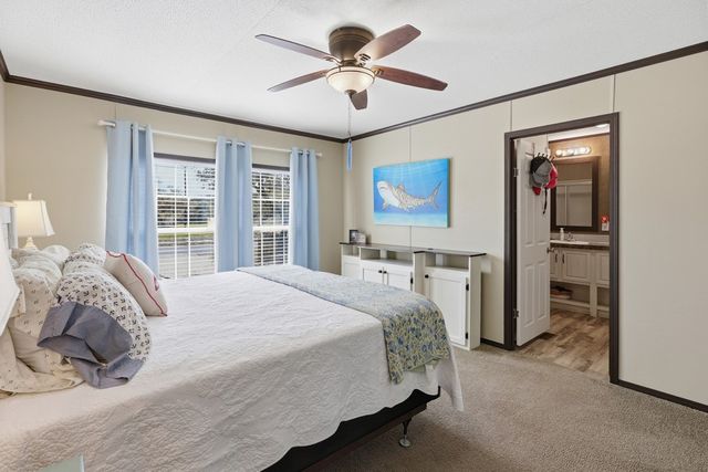 543 Hickory Ave, Rockport, TX 78382