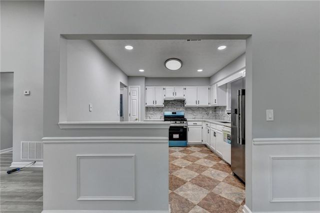 1122 Realm Lane, Lawrenceville, GA 30044