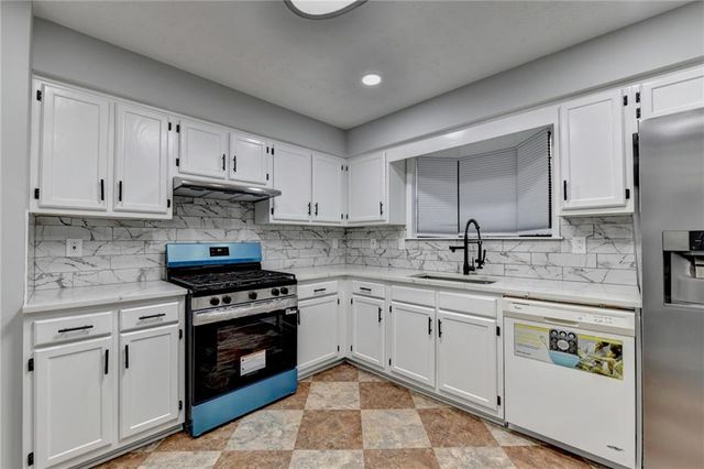 1122 Realm Lane, Lawrenceville, GA 30044