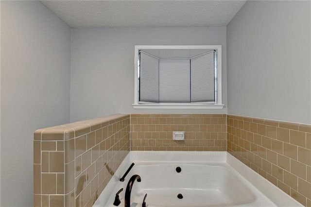 1122 Realm Lane, Lawrenceville, GA 30044