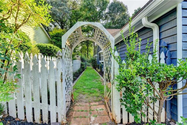 1122 Realm Lane, Lawrenceville, GA 30044