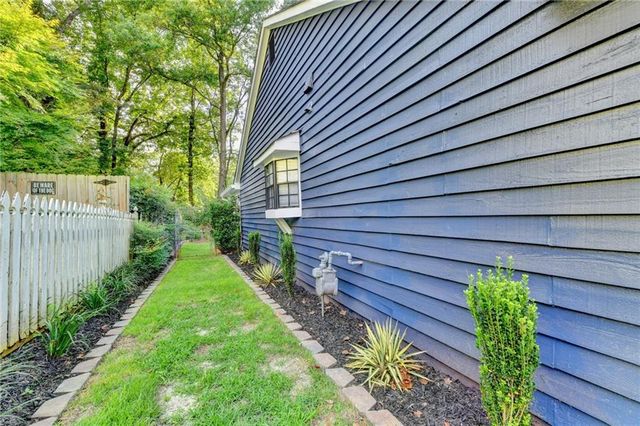 1122 Realm Lane, Lawrenceville, GA 30044