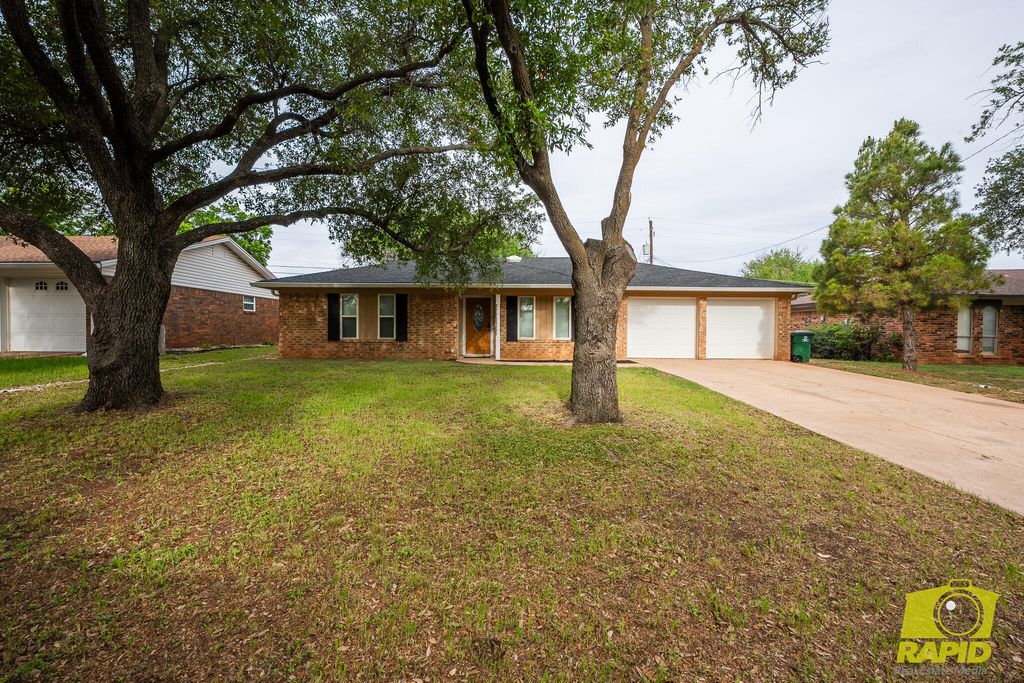 Image 2 of property listing at 3005 Bluebonnet Lane, San Angelo, TX 76904