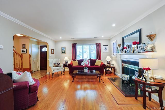 42 Beechwood Lane, North New Hyde Park, NY 11040