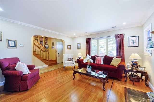 42 Beechwood Lane, North New Hyde Park, NY 11040