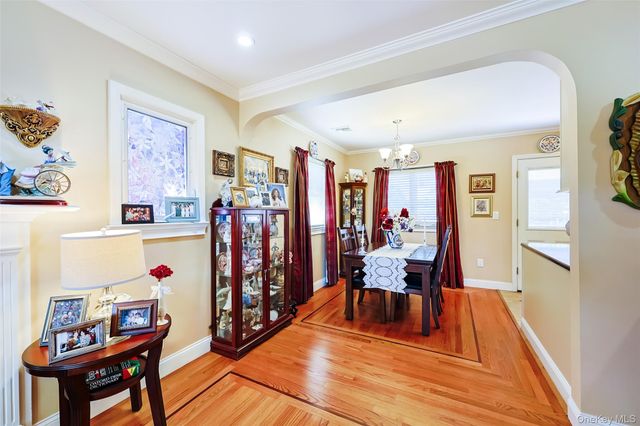 42 Beechwood Lane, North New Hyde Park, NY 11040