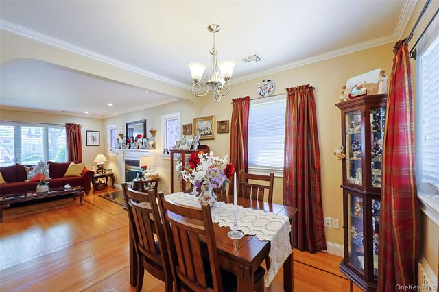 42 Beechwood Lane, North New Hyde Park, NY 11040