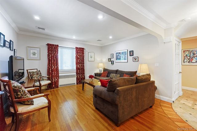 42 Beechwood Lane, North New Hyde Park, NY 11040