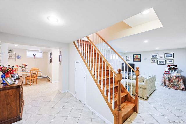 42 Beechwood Lane, North New Hyde Park, NY 11040