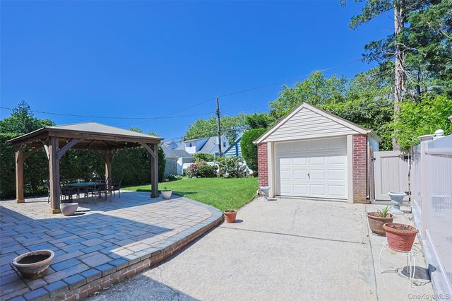 42 Beechwood Lane, North New Hyde Park, NY 11040