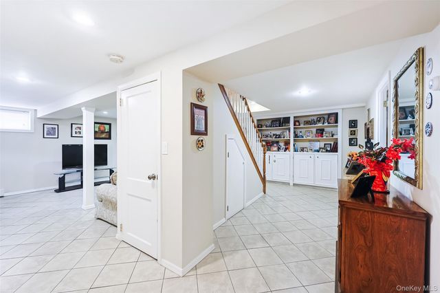 42 Beechwood Lane, North New Hyde Park, NY 11040