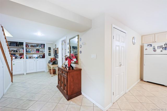 42 Beechwood Lane, North New Hyde Park, NY 11040
