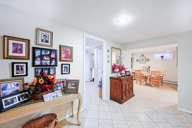 42 Beechwood Lane, North New Hyde Park, NY 11040