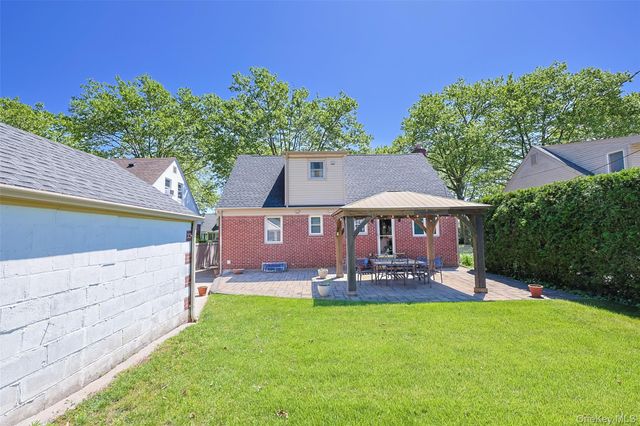 42 Beechwood Lane, North New Hyde Park, NY 11040