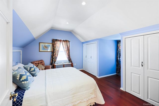 42 Beechwood Lane, North New Hyde Park, NY 11040