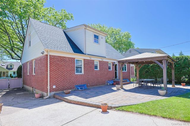 42 Beechwood Lane, North New Hyde Park, NY 11040