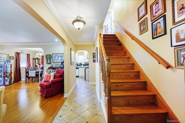 42 Beechwood Lane, North New Hyde Park, NY 11040