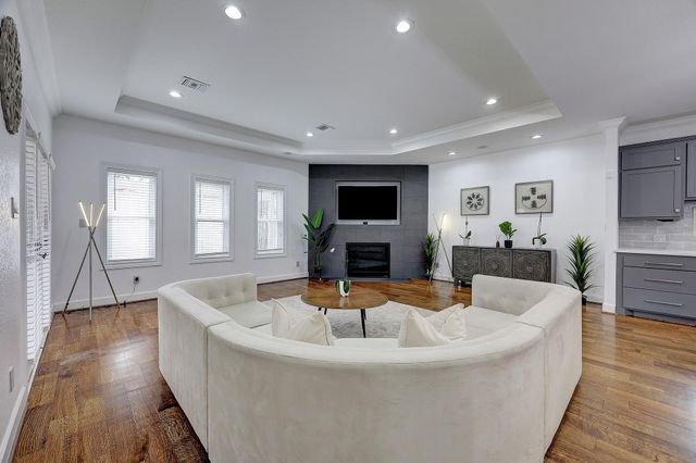 6213 San Felipe Street, Houston, TX 77057