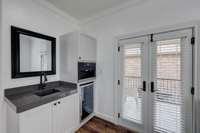 6213 San Felipe Street, Houston, TX 77057