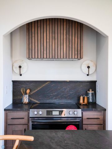 3606 Decorah Way S, Fargo, ND 58104