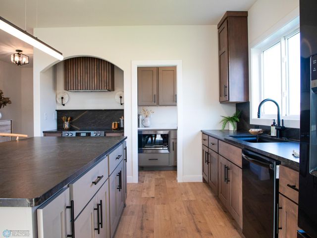 3606 Decorah Way S, Fargo, ND 58104