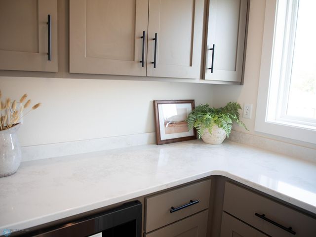 3606 Decorah Way S, Fargo, ND 58104