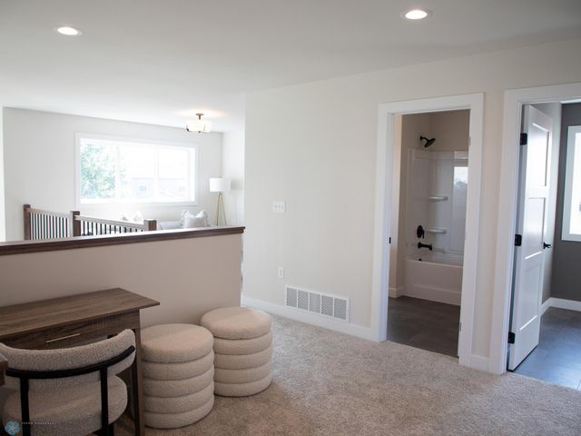 3606 Decorah Way S, Fargo, ND 58104