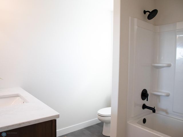 3606 Decorah Way S, Fargo, ND 58104