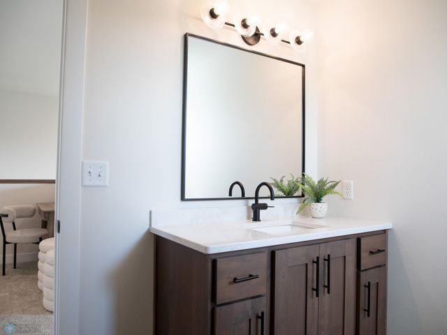 3606 Decorah Way S, Fargo, ND 58104