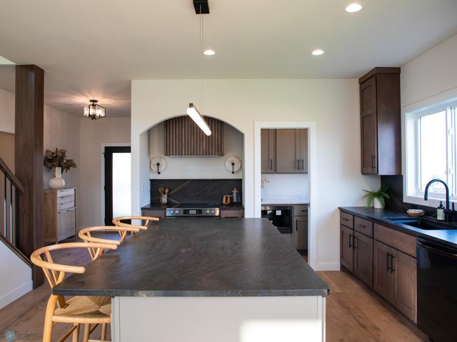 3606 Decorah Way S, Fargo, ND 58104