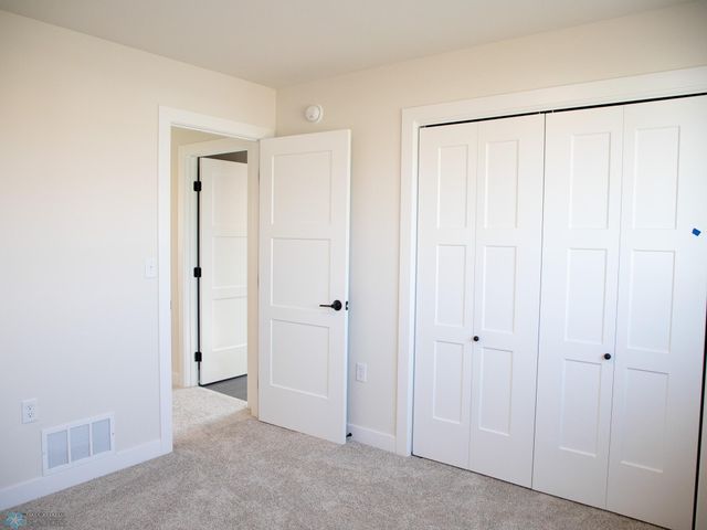 3606 Decorah Way S, Fargo, ND 58104