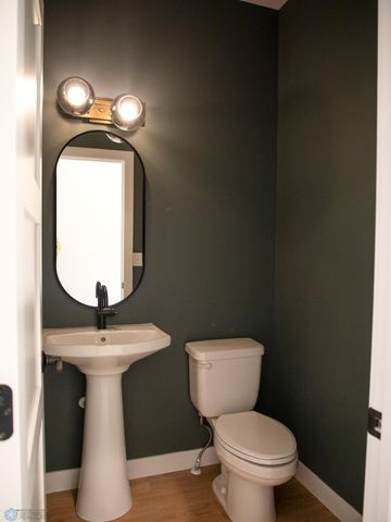 3606 Decorah Way S, Fargo, ND 58104