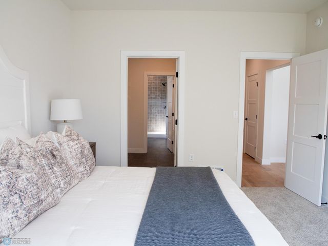 3606 Decorah Way S, Fargo, ND 58104