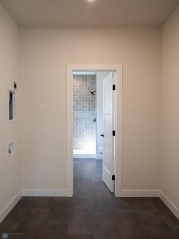 3606 Decorah Way S, Fargo, ND 58104