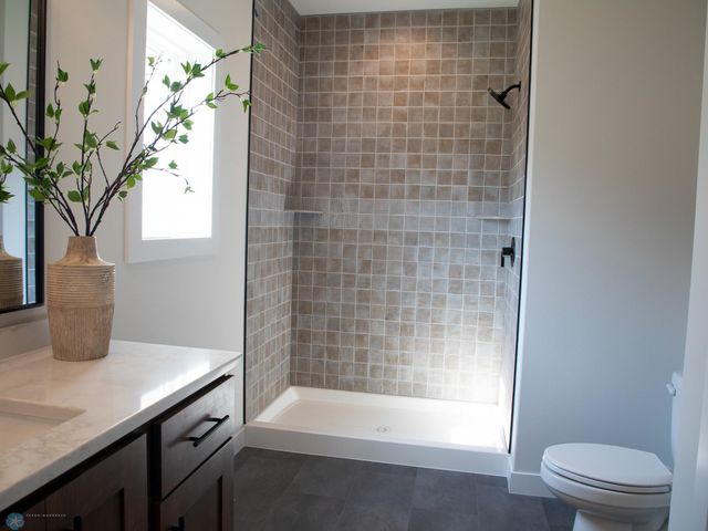 3606 Decorah Way S, Fargo, ND 58104