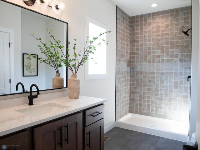 3606 Decorah Way S, Fargo, ND 58104