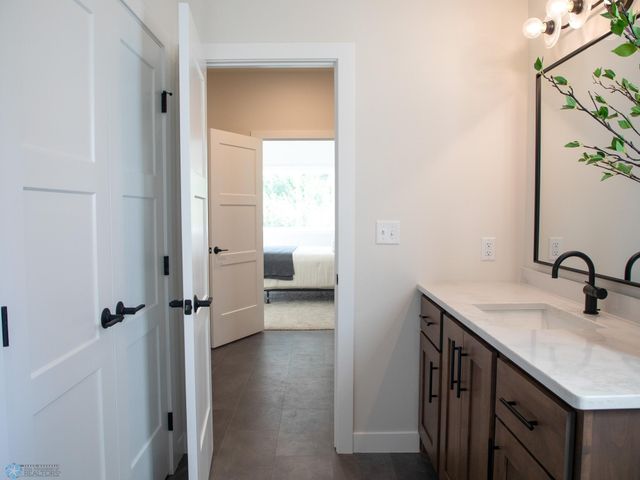 3606 Decorah Way S, Fargo, ND 58104