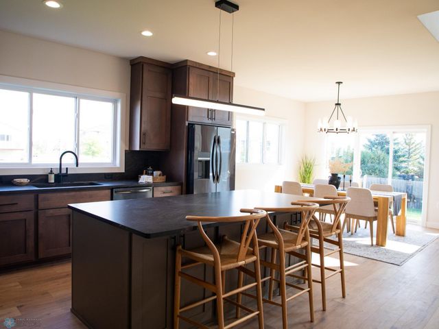 3606 Decorah Way S, Fargo, ND 58104