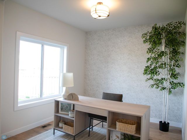 3606 Decorah Way S, Fargo, ND 58104