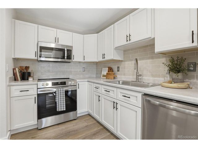 2301 E Fremont Ave S-S10, Centennial, CO 80122