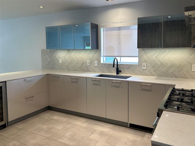 4910 Heatherglen Drive, Houston, TX 77096