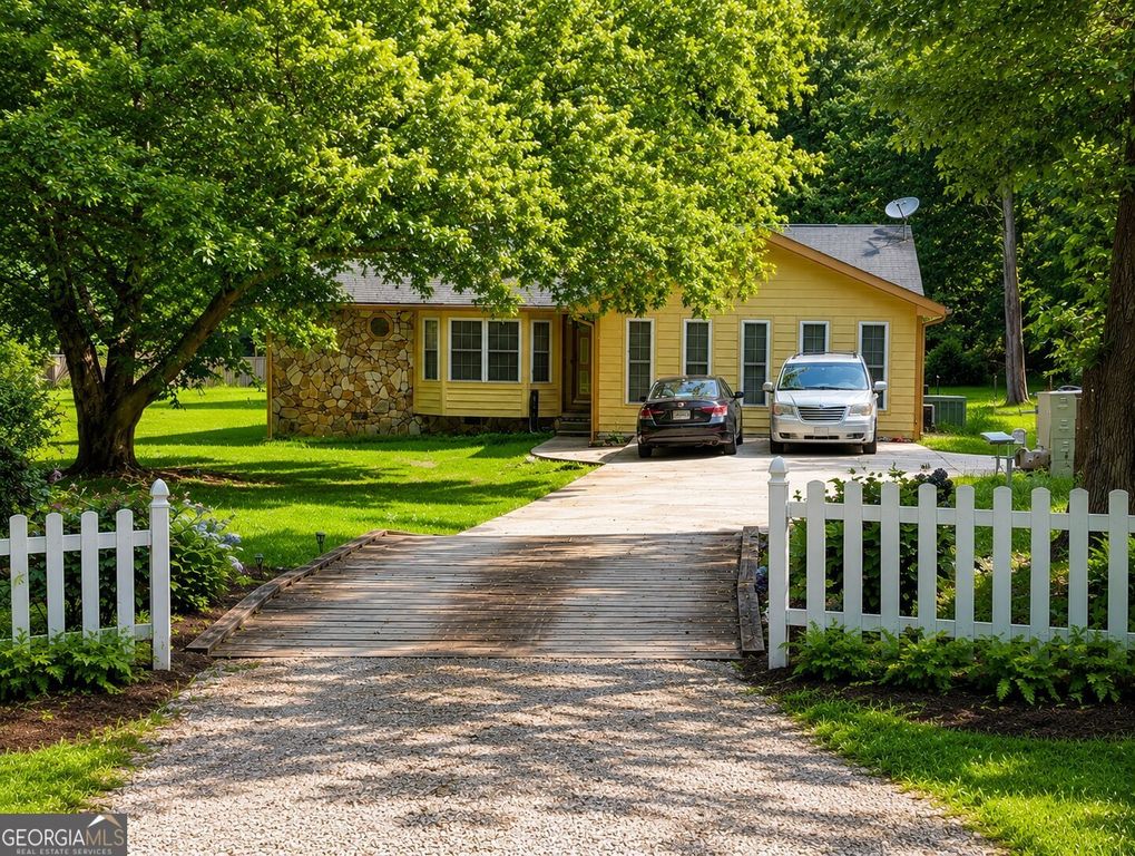 30 Price Drive, Locust Grove, GA 30248
