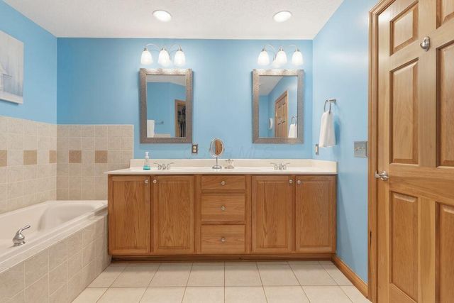 758 Covered Bridge Drive, Delaware, OH 43015