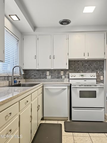 2335 Pemberton Drive, Toledo, OH 43606