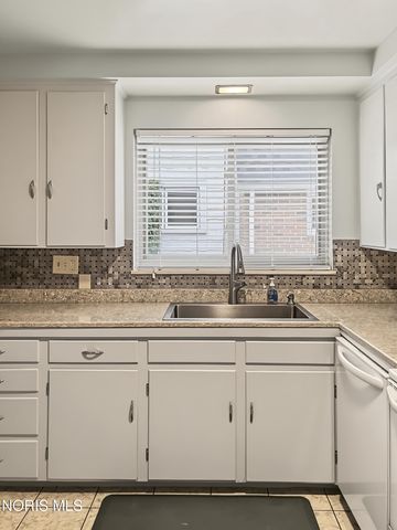 2335 Pemberton Drive, Toledo, OH 43606