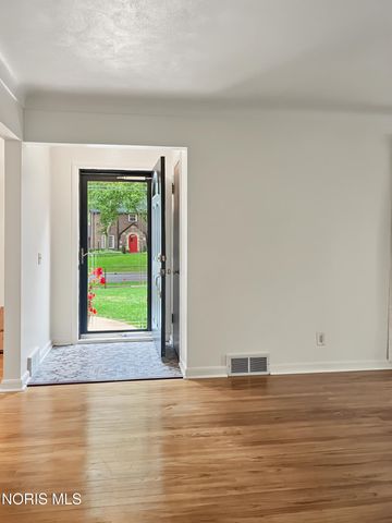 2335 Pemberton Drive, Toledo, OH 43606