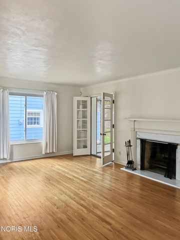 2335 Pemberton Drive, Toledo, OH 43606