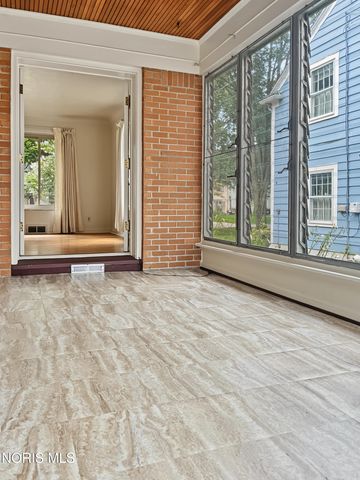 2335 Pemberton Drive, Toledo, OH 43606