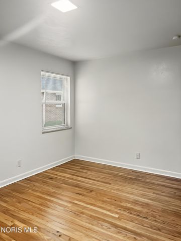 2335 Pemberton Drive, Toledo, OH 43606