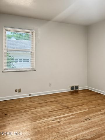 2335 Pemberton Drive, Toledo, OH 43606